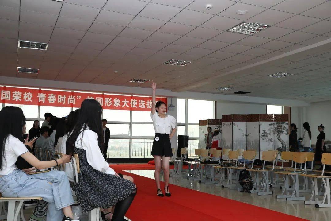 少女安娜开演唱会
