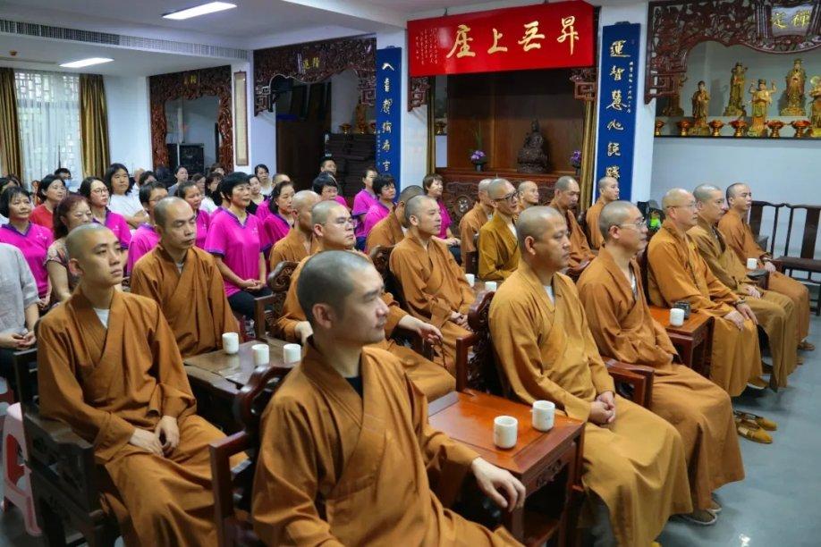 穴居人打高尔夫