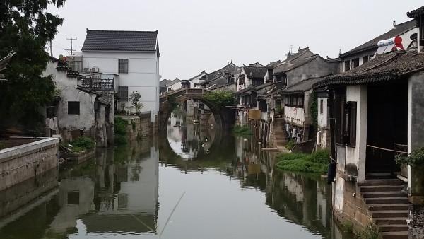 1月23日，伊春，男子突发疾病倒地，危急时刻武警战士伸出援手！目前患病男子正在医院救治中